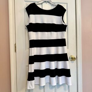 New York & Company Black & White Striped Fit & Flare Dress XL Stretch